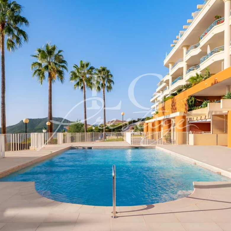 VILLA DANS UN DOMAINE SÉCURISÉ