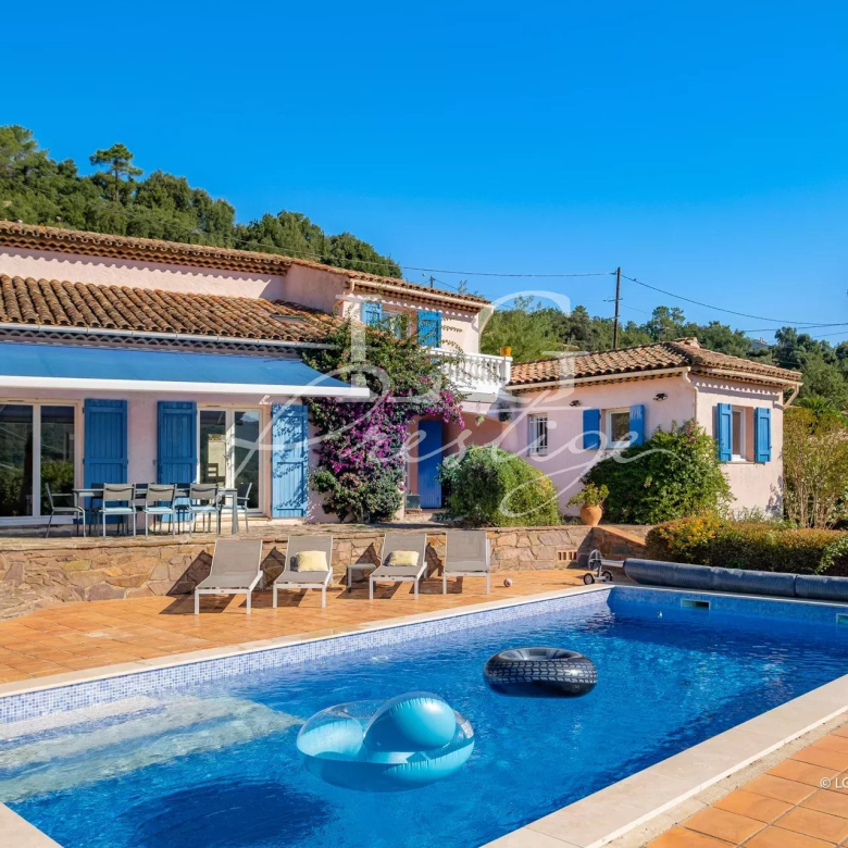 New villa with sea view