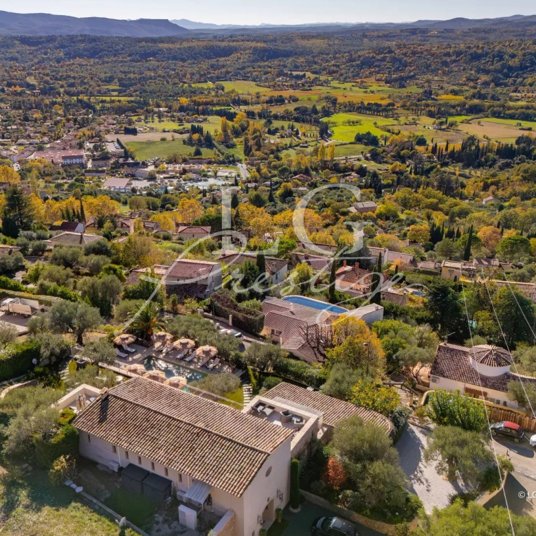 Élégante propriété méditerranéenne avec jardin paysager et piscine