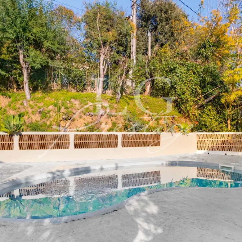 EXCLUSIVE – PRICE REDUCTION – SPACIOUS PROVENÇAL VILLA WITH POOL AND OUTBUILDINGS