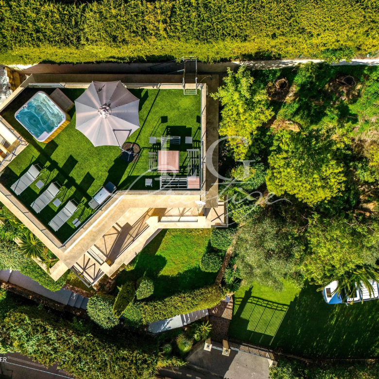 Villa de 7 pièces en centre ville