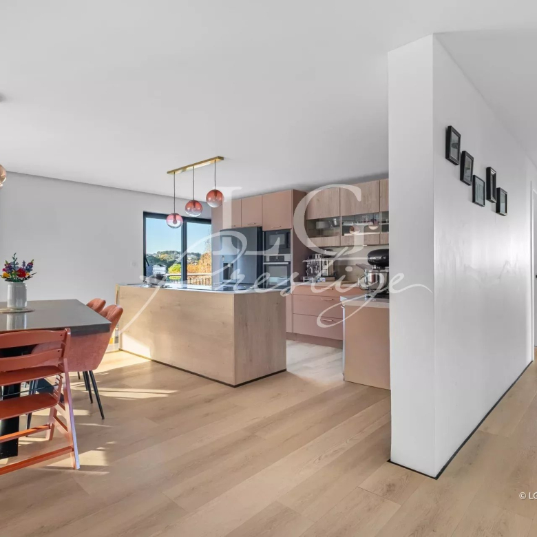 Toit terrasse, plein sud, proches plages et commerces