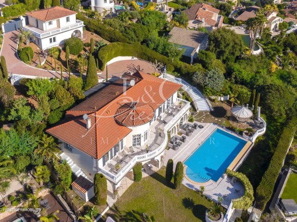 For Sale: Property in Mandelieu-La-Napoule with swimming pool, 5 rooms, 319.37m²