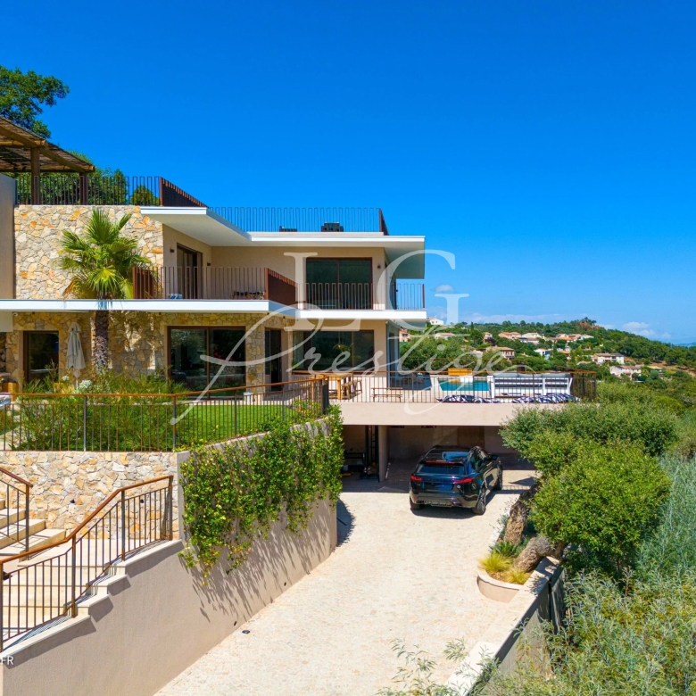 À Vendre Propriété Mandelieu-La-Napoule avec Piscine, 5P, 319.37m²