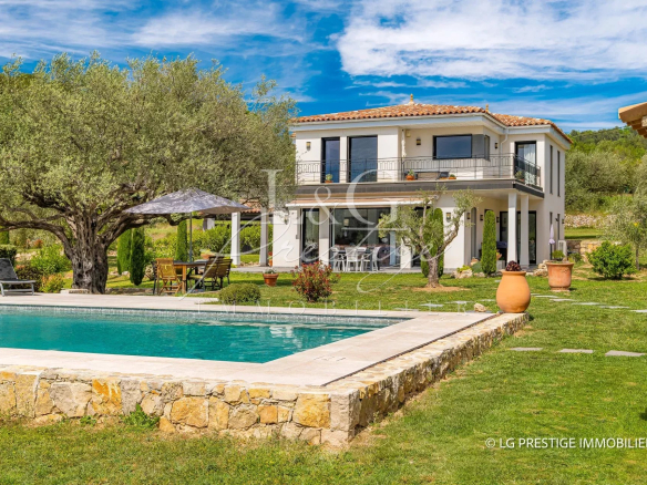 Villa for sale in Fayence with swimming pool, 5 rooms, 221m²