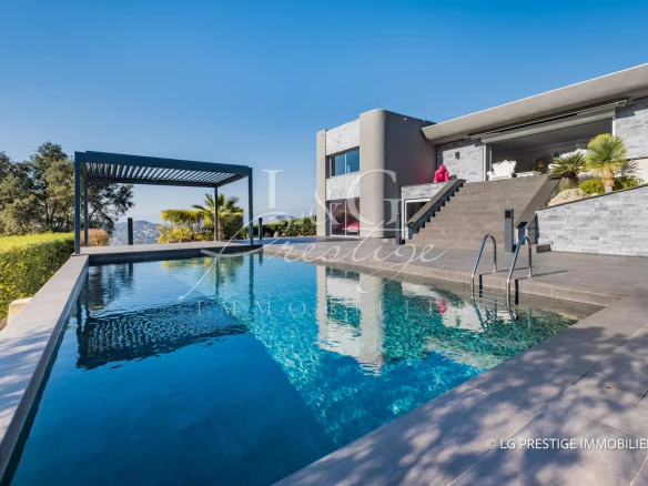 À Vendre Villa Mandelieu-La-Napoule avec Piscine, 8P, 350m²