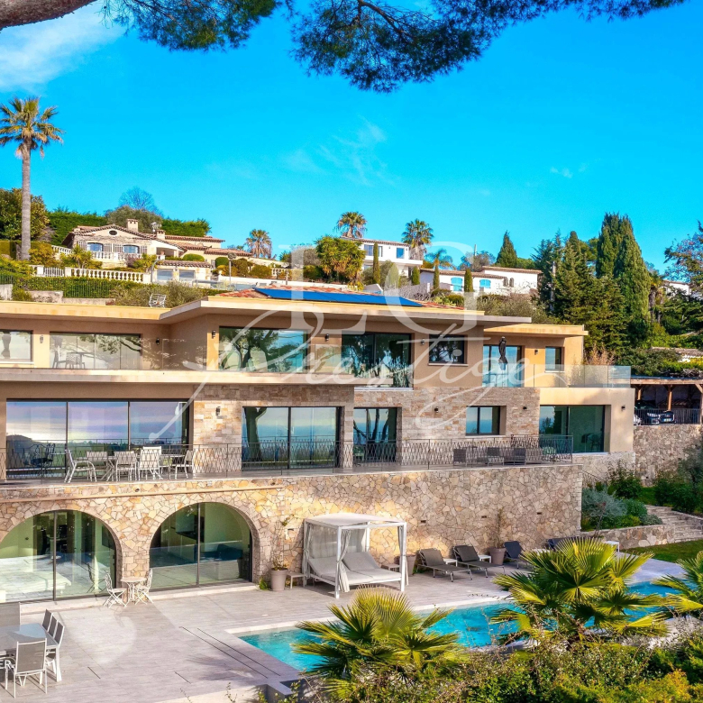 Superbe bastide provençale avec vue imprenable, piscine à débordement