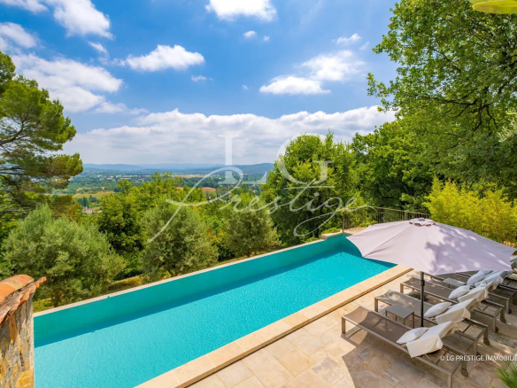 Superbe bastide provençale avec vue imprenable, piscine à débordement