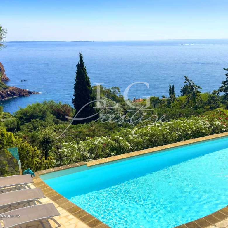 SUPERBE VILLA PROVENCALE AVEC VUE MER PANORAMIQUE