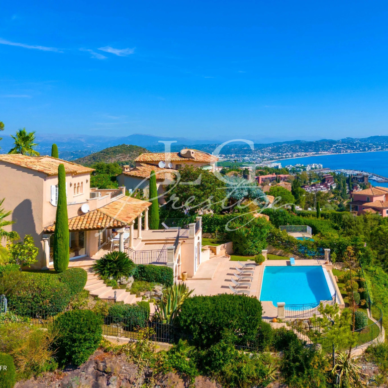 Élégante villa avec vue sur la mer à Théoule-sur-Mer