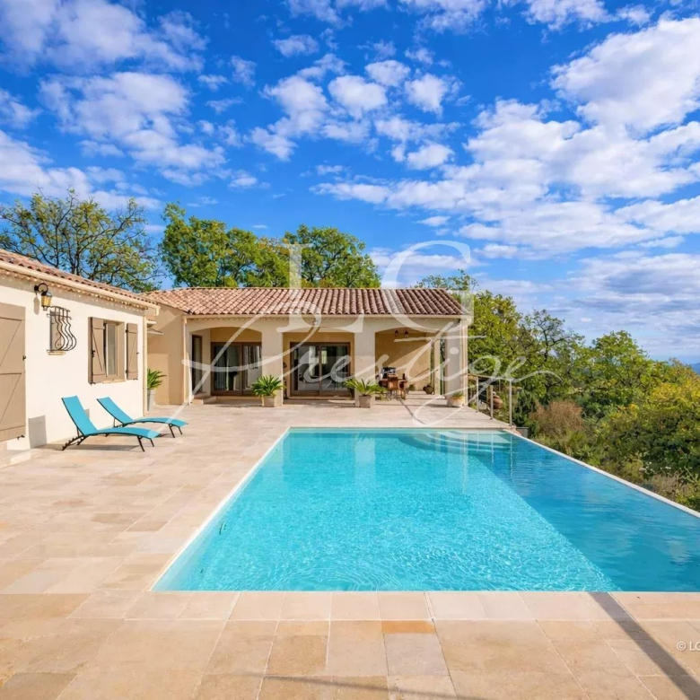 Villa contemporaine neuve au cœur du Domaine de Terre Blanche