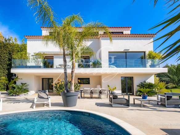 SPLENDID CONTEMPORARY VILLA