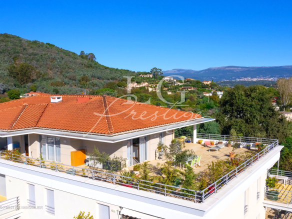 Appartement Toit-Terrasse 4 Pièces avec Vue Dégagée, Mandelieu-La-Napoule