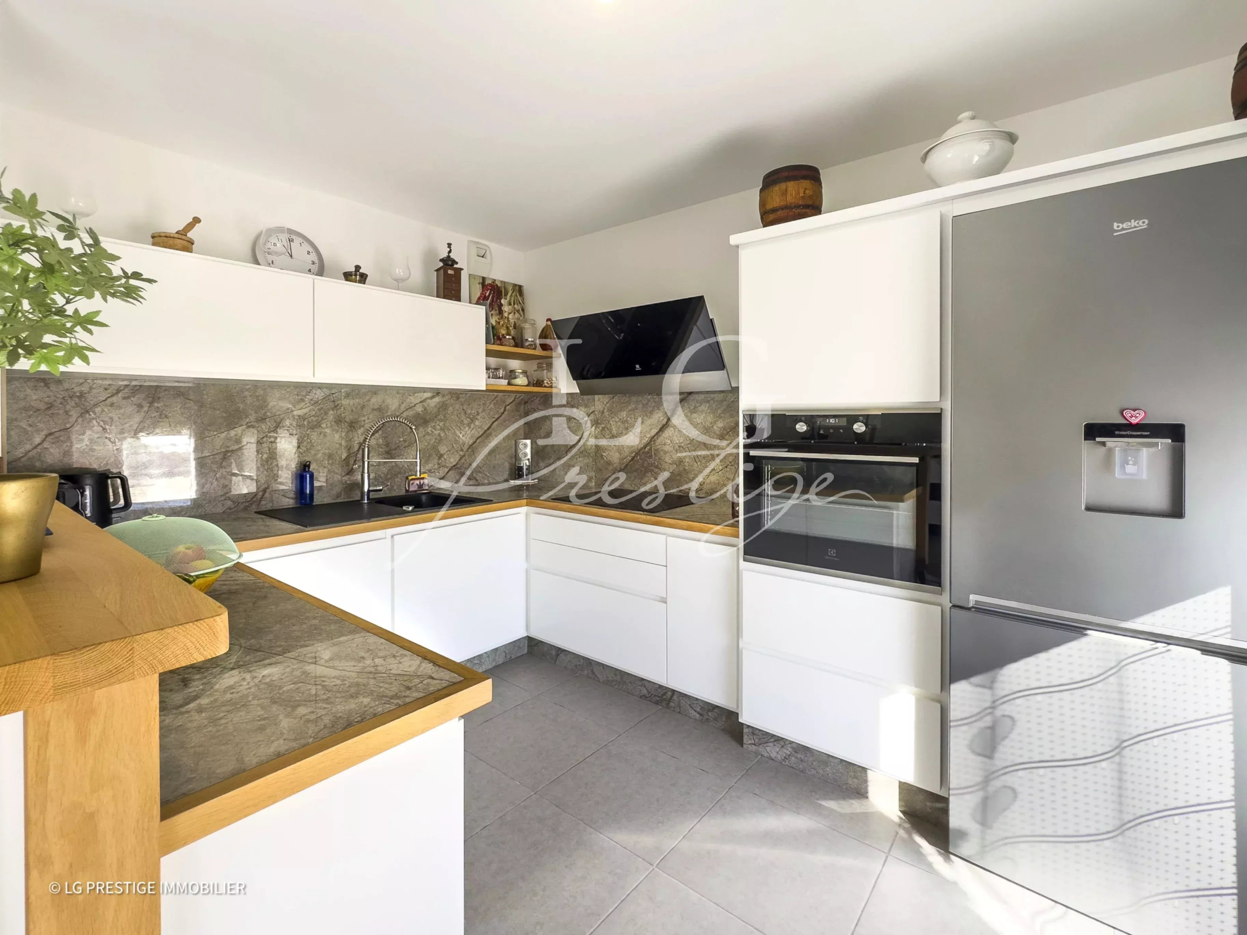 e81c09e87084d4ff2b3cc6136503cde6_f00214b106_3652-original