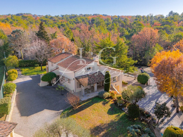 Charming Provençal villa requiring no work, in a quiet location in Fayence