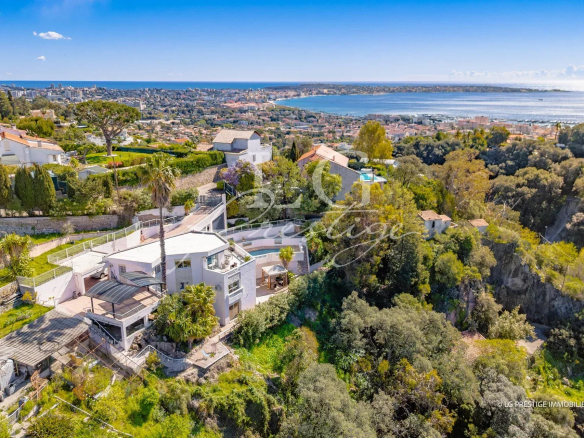 Villa contemporaine proche commodités