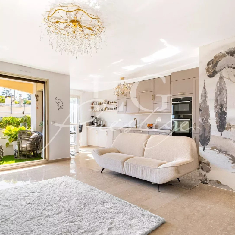 Élégante villa avec piscine et jardin paysager – Le Cannet