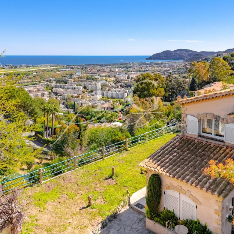 PROPRIÉTÉ CONTEMPORAINE AVEC VUE MER IMPRENABLE