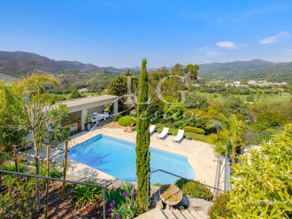 VUE PANORAMIQUE GOLF,  MASSIF DE L’ESTEREL et MERCANTOUR