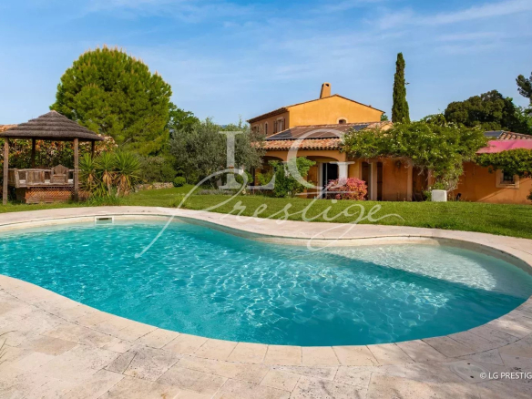 Propriété de charme avec piscine et double garage – Callian