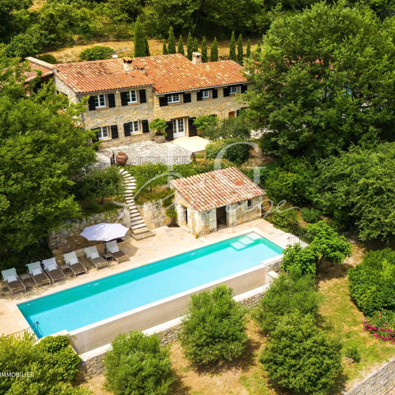 À Vendre Villa Mandelieu-La-Napoule avec Piscine, 8P, 350m²