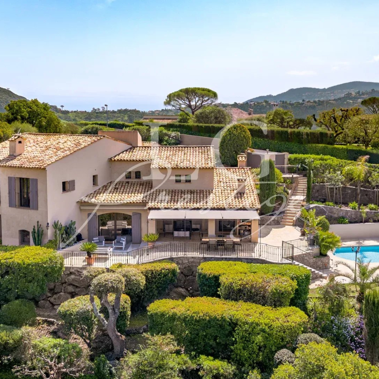 Detached house with swimming pool and garage, in a quiet location – Montauroux