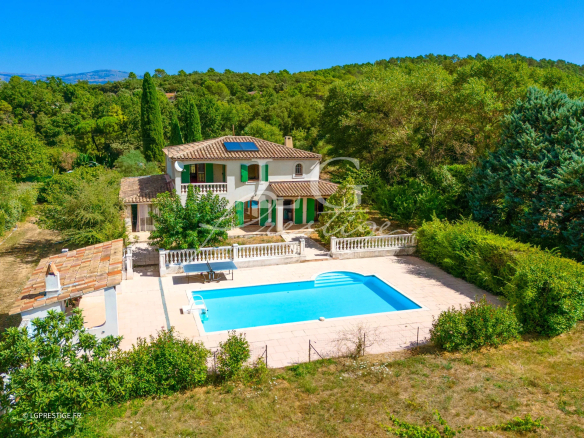 Maison individuelle avec piscine et garage, au calme – Montauroux