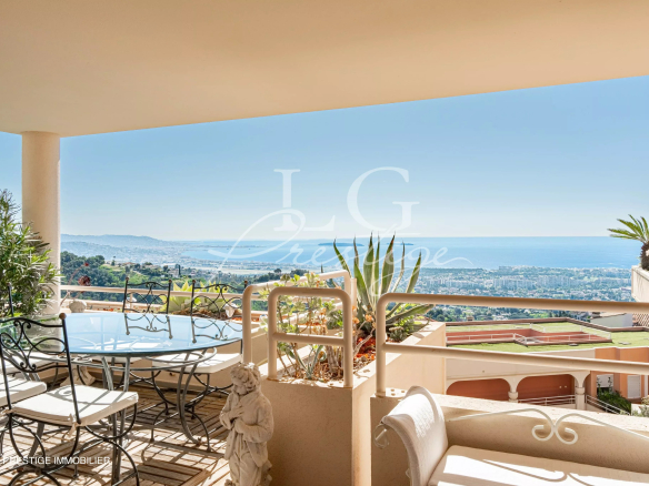 4-Room Apartment, 125 m2, Panoramic Sea View