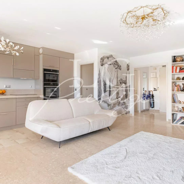 Appartement vue mer au coeur de Mandelieu