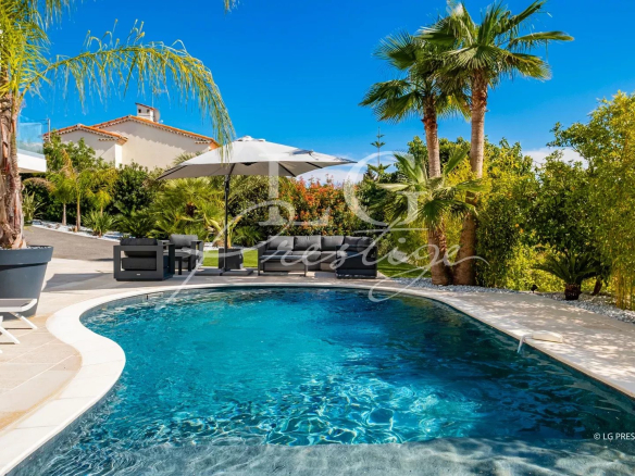 SPLENDIDE VILLA CONTEMPORAINE