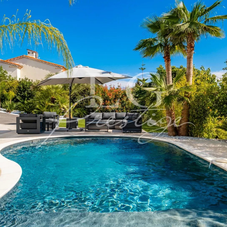 House with pool and garden? Six-Fours-les-Plages? 4 bedrooms? 185 m2
