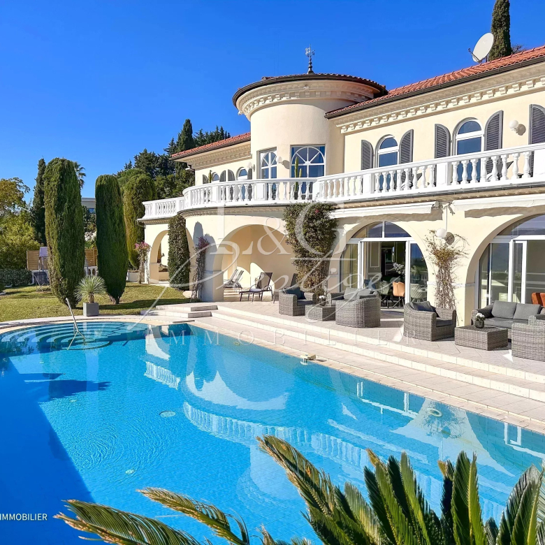 Luxury real estate photo | Charming Properties