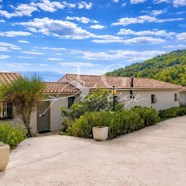 À Vendre Maison Montauroux avec Piscine, 6 Pièces, 185m²