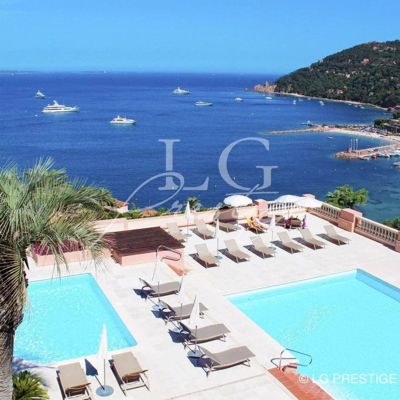 Charming villa in Théoule-sur-Mer: View of the Bay of Cannes and the Lérins Islands