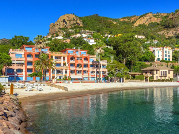 EXCEPTIONNEL – APPARTEMENT PIEDS DANS L’EAU