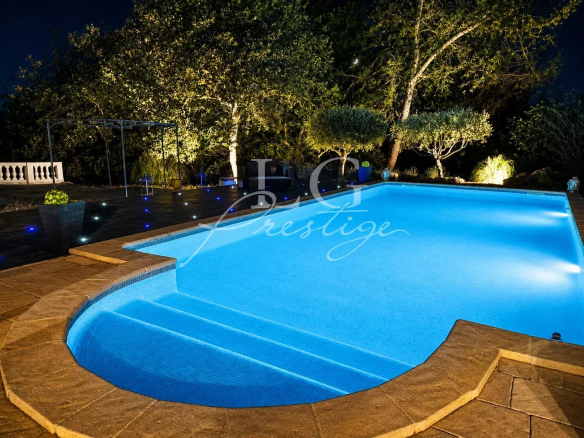 Villa with Double Entrance – Ideal for Two Families or Investors