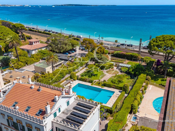 Exceptional 800 m² beachfront property
