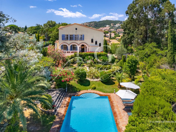 Magnificent villa with sea view and 8 bedrooms