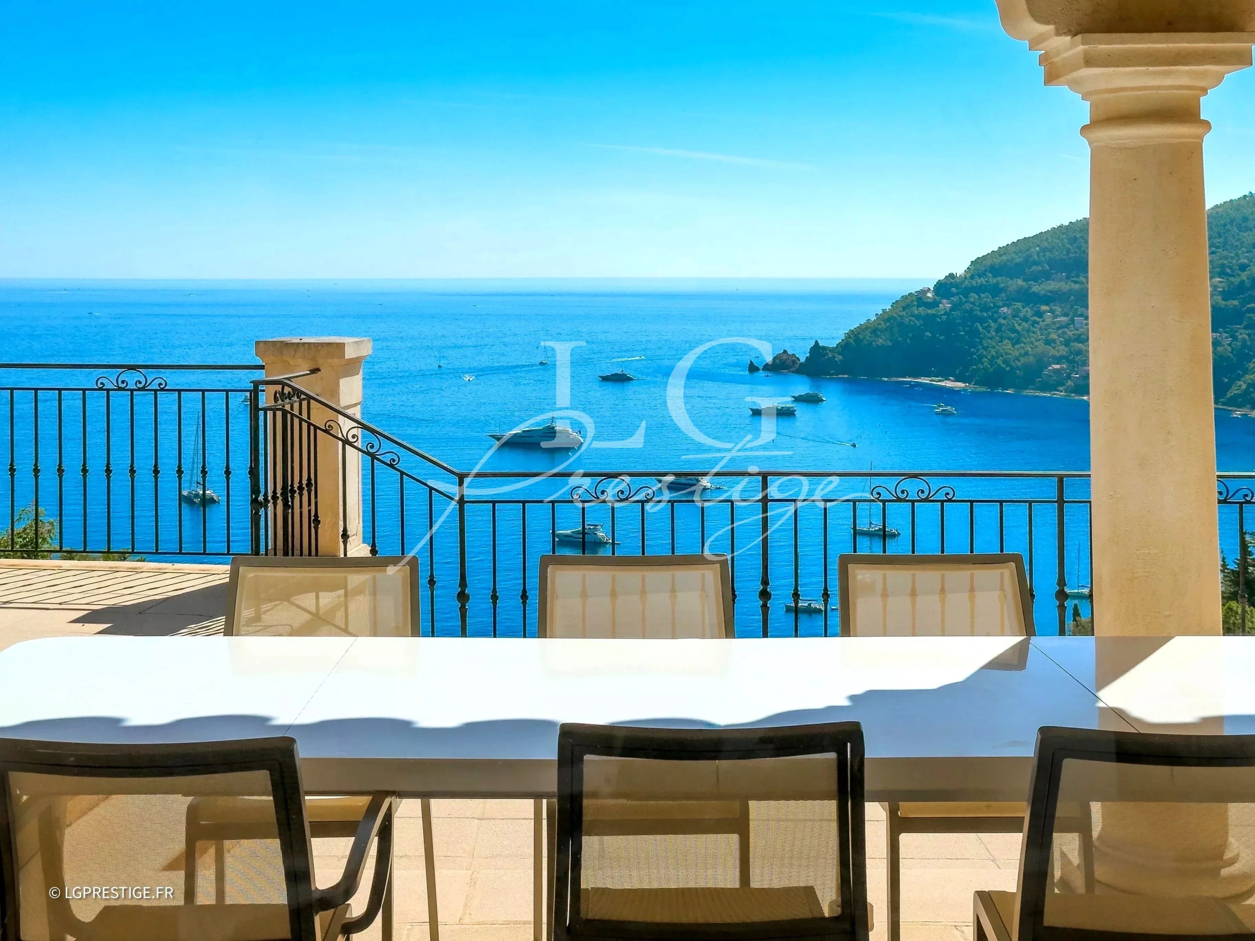 Terrace of a Provençal villa with panoramic views of the Mediterranean Sea in Théoule-sur-Mer.
