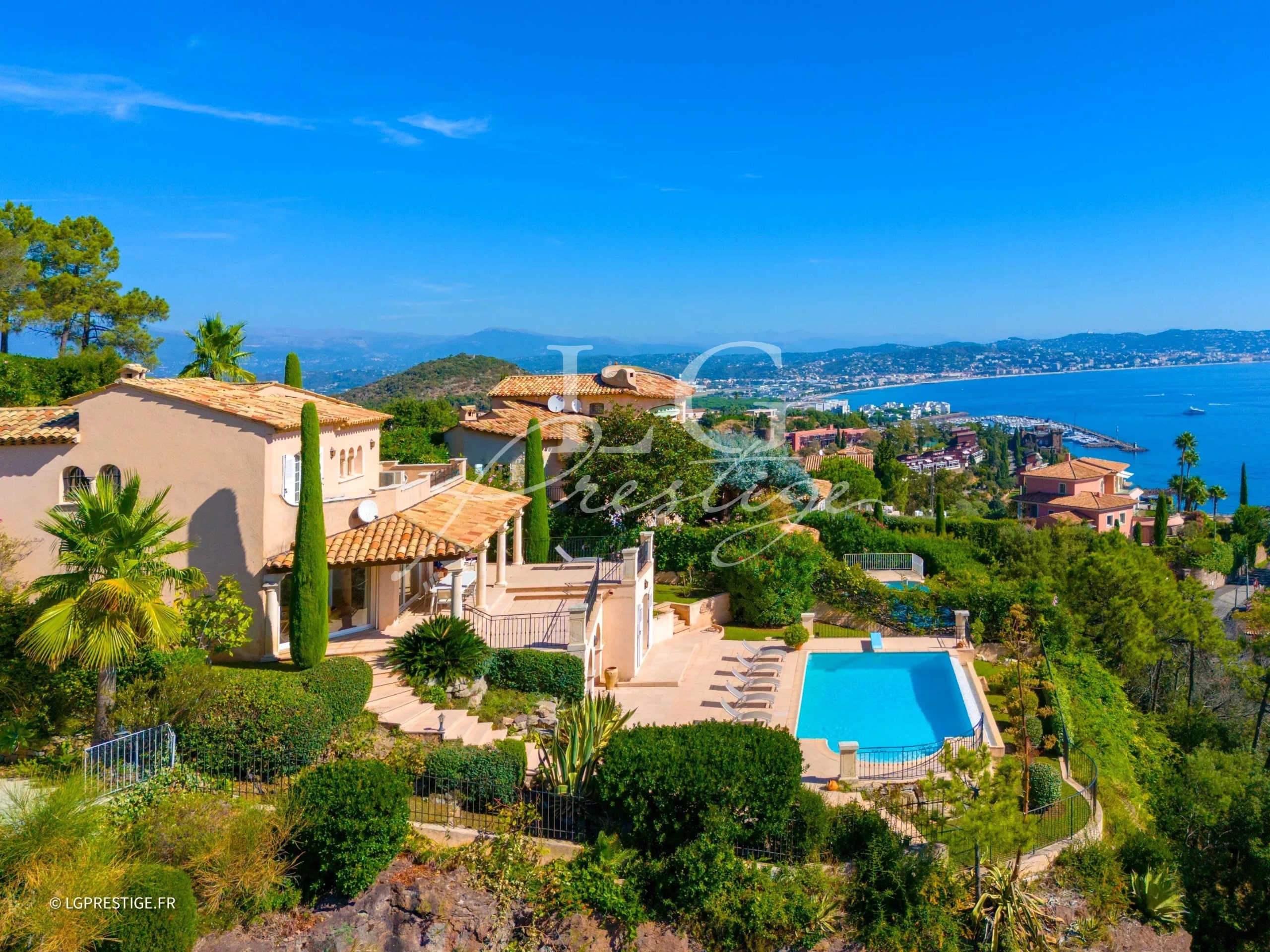 Provençal villa with swimming pool and panoramic sea views in Théoule-sur-Mer.