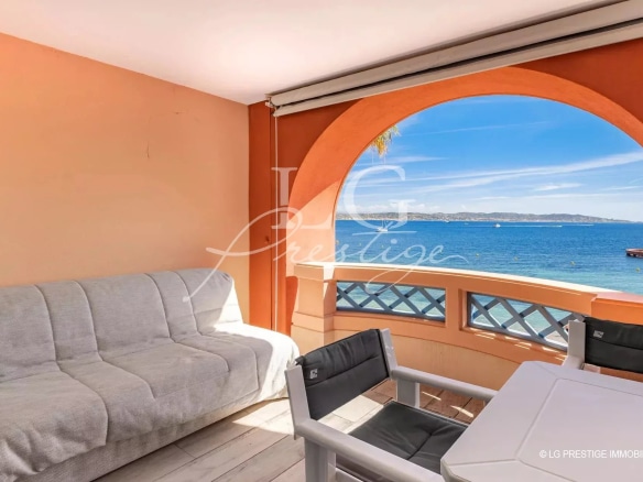 Terrace of an apartment with sea view in Théoule-sur-Mer.