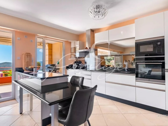 Modern kitchen with sea view in Mandelieu-la-Napoule