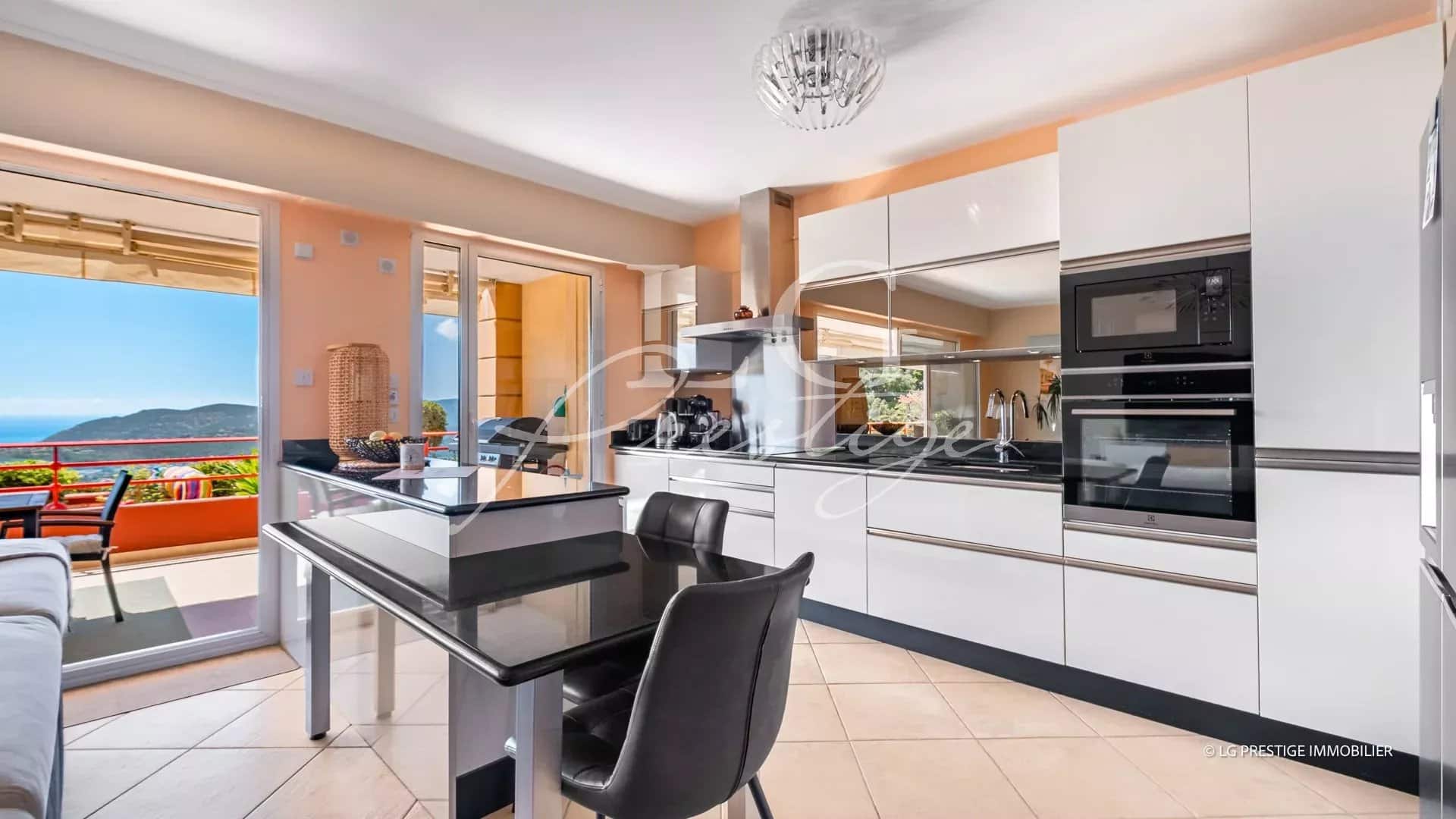 Modern kitchen with sea view in Mandelieu-la-Napoule