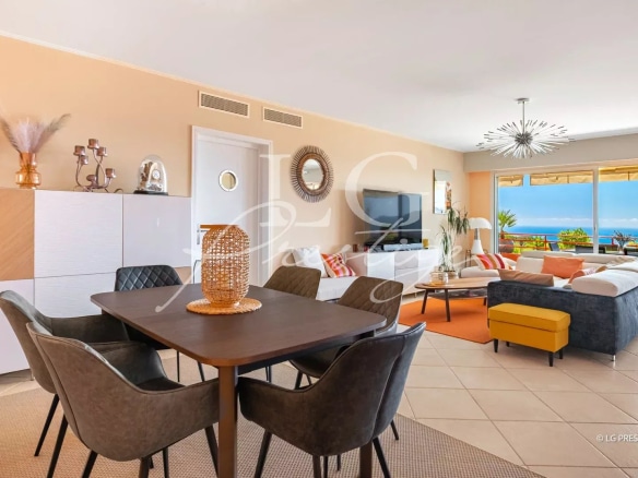 Panoramic sea view from an apartment in Mandelieu-la-Napoule, with a bright and modern interior.