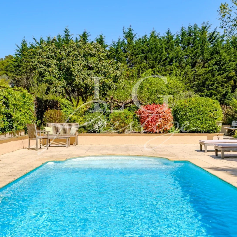 Luxury real estate photo | Charming Properties