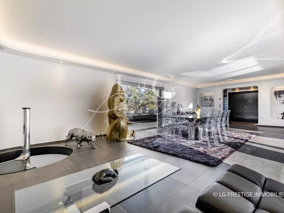 Intérieur moderne d'une villa contemporaine avec salon, salle à manger et décoration artistique.