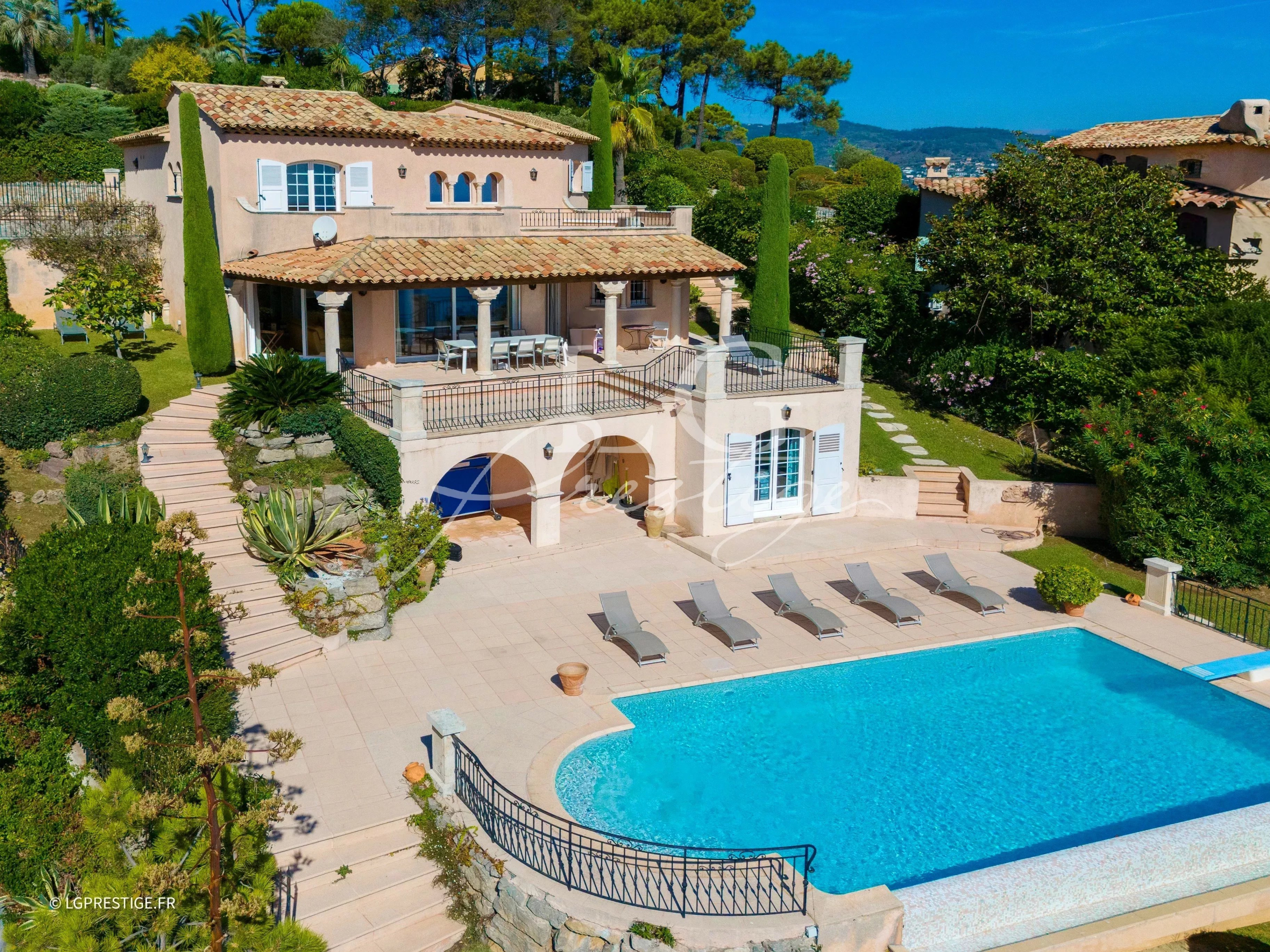 Provençal villa in Théoule-sur-Mer Provençal villa with swimming pool, terrace and sea view in Théoule-sur-Mer.