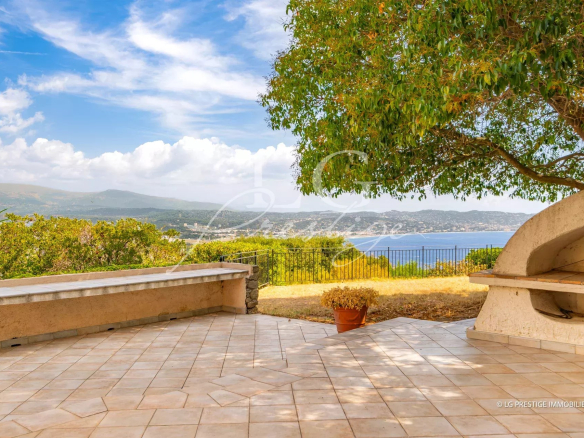 Terrace with unobstructed views of the sea and hills in Théoule-sur-Mer.