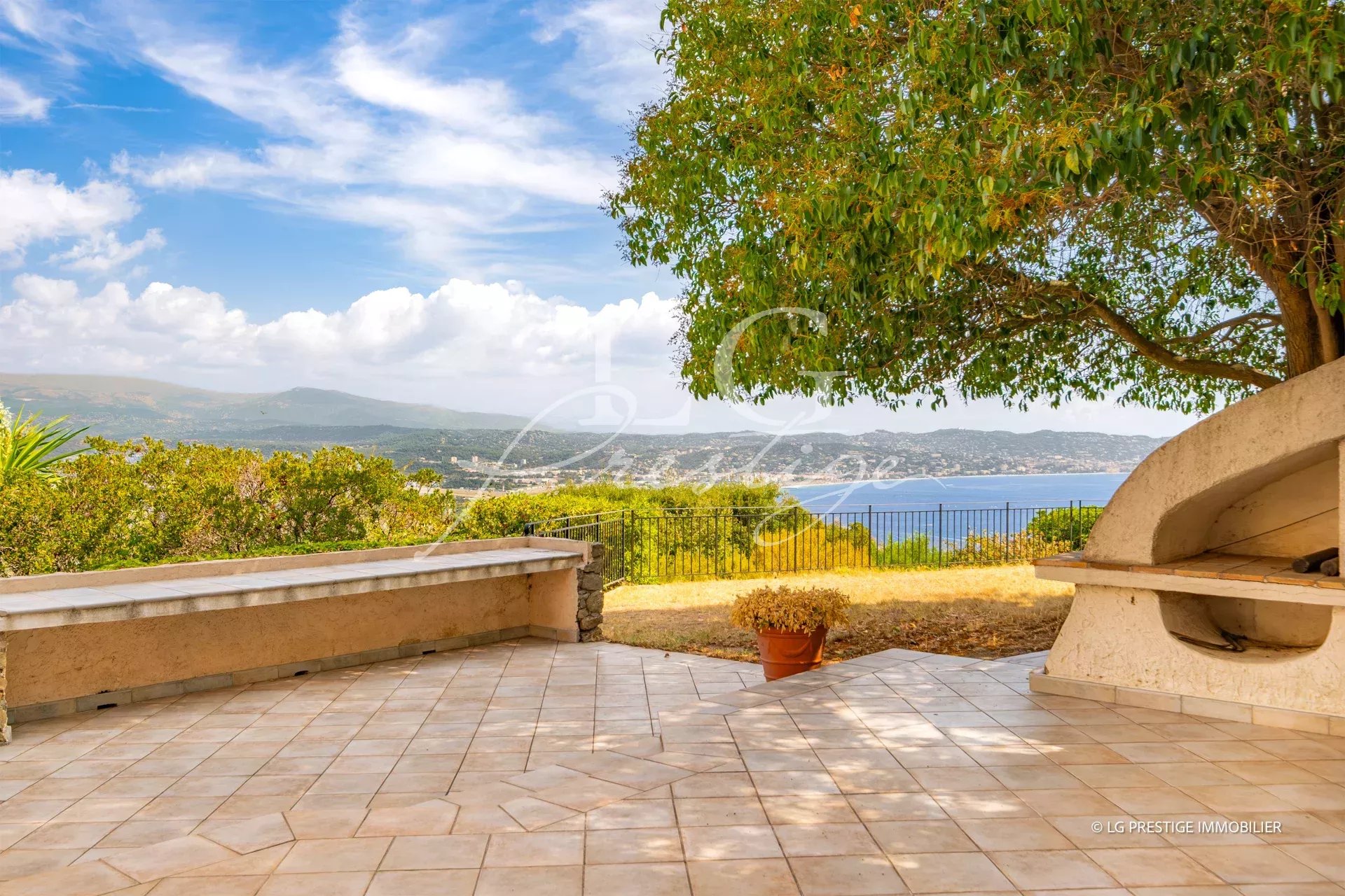 Terrace with unobstructed views of the sea and hills in Théoule-sur-Mer.