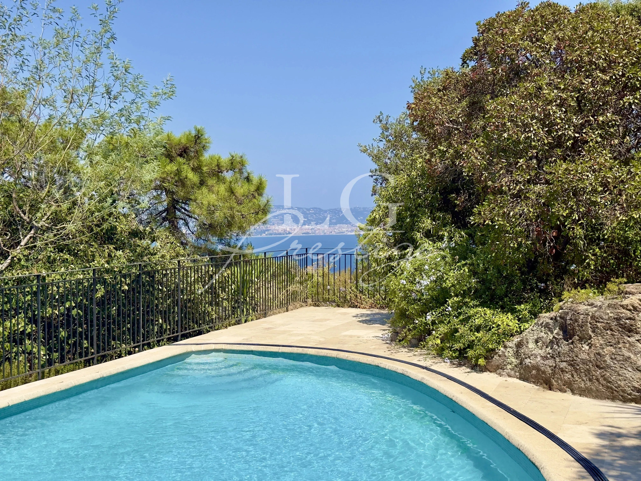 View from the swimming pool with the sea in the background in Théoule-sur-Mer
